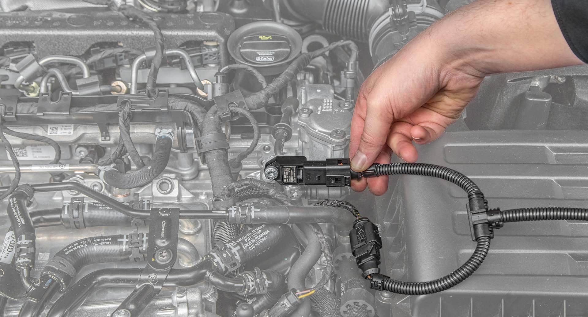 Aansluiting op de laaddruksensor (B)